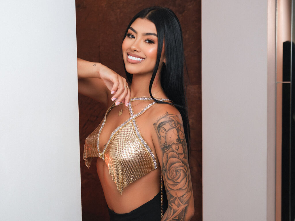 AdrianaKlose webcam and live cam profile