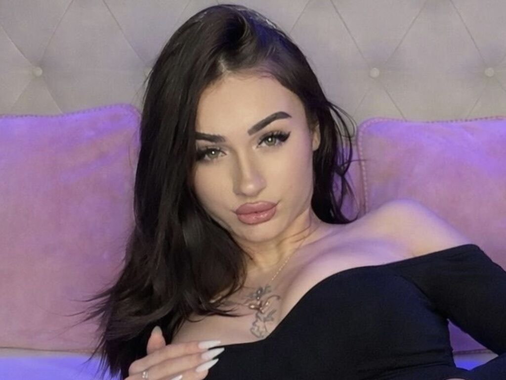 AkiraBloom Live Cam