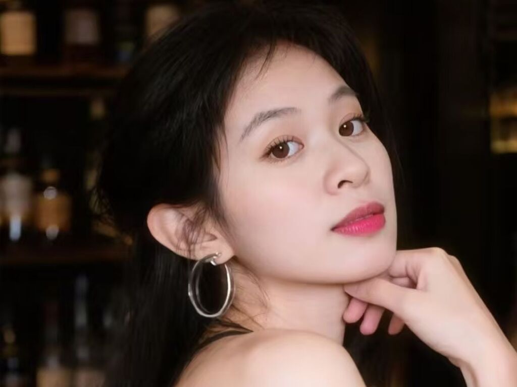 AngeerlXia asian webcam profile