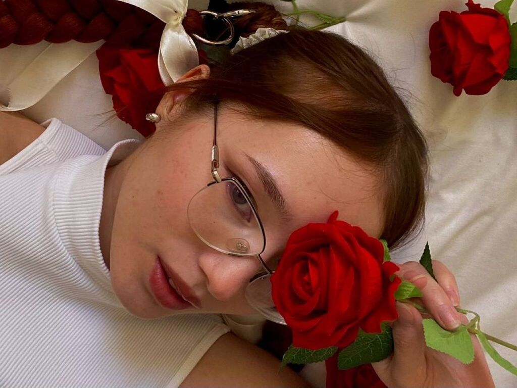 AngeleWirtanen webcam model live cam preview