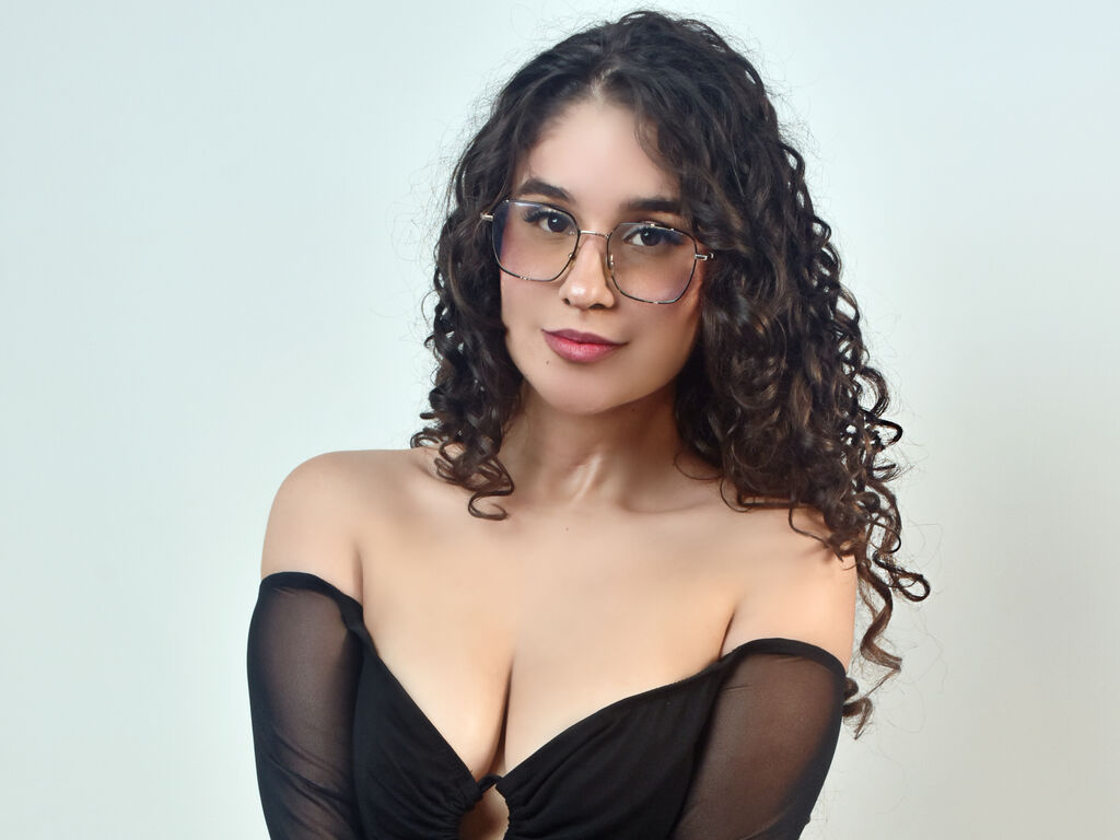 AriaBloomm webcam model live cam preview