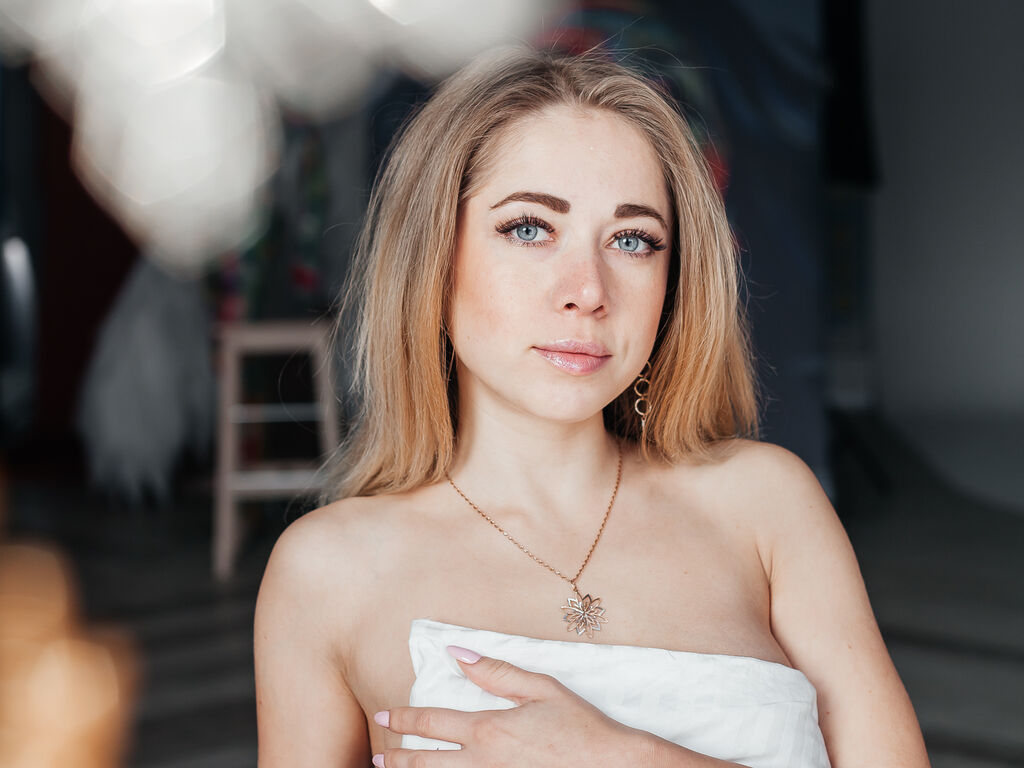 AuroraCrave webcam and live cam profile