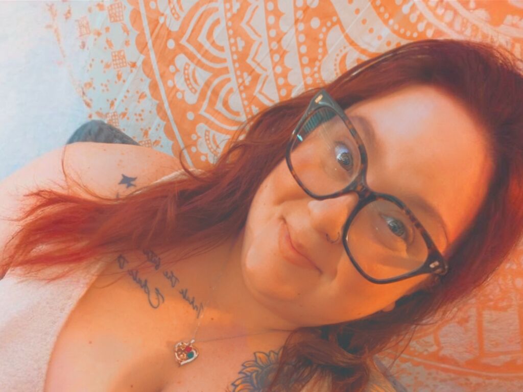 BelleRyan redhead webcam profile