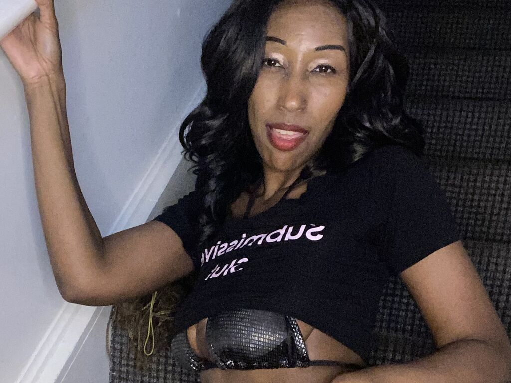 BustyBaddie ebony webcam profile