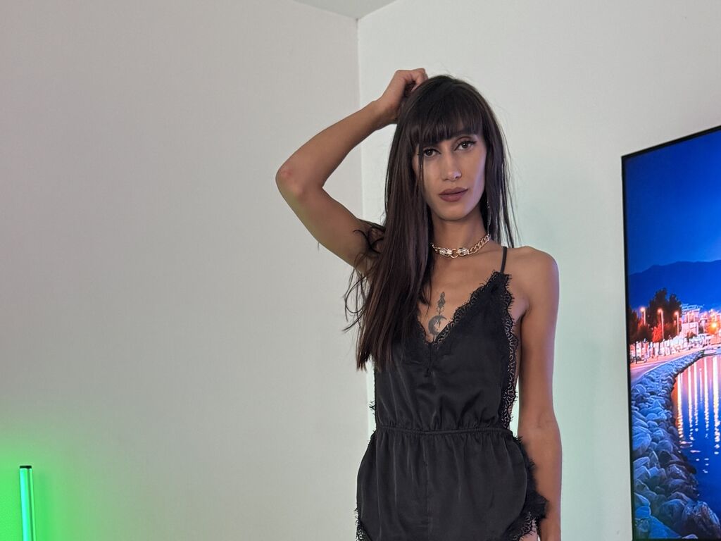 EvaWilds webcam model live cam preview