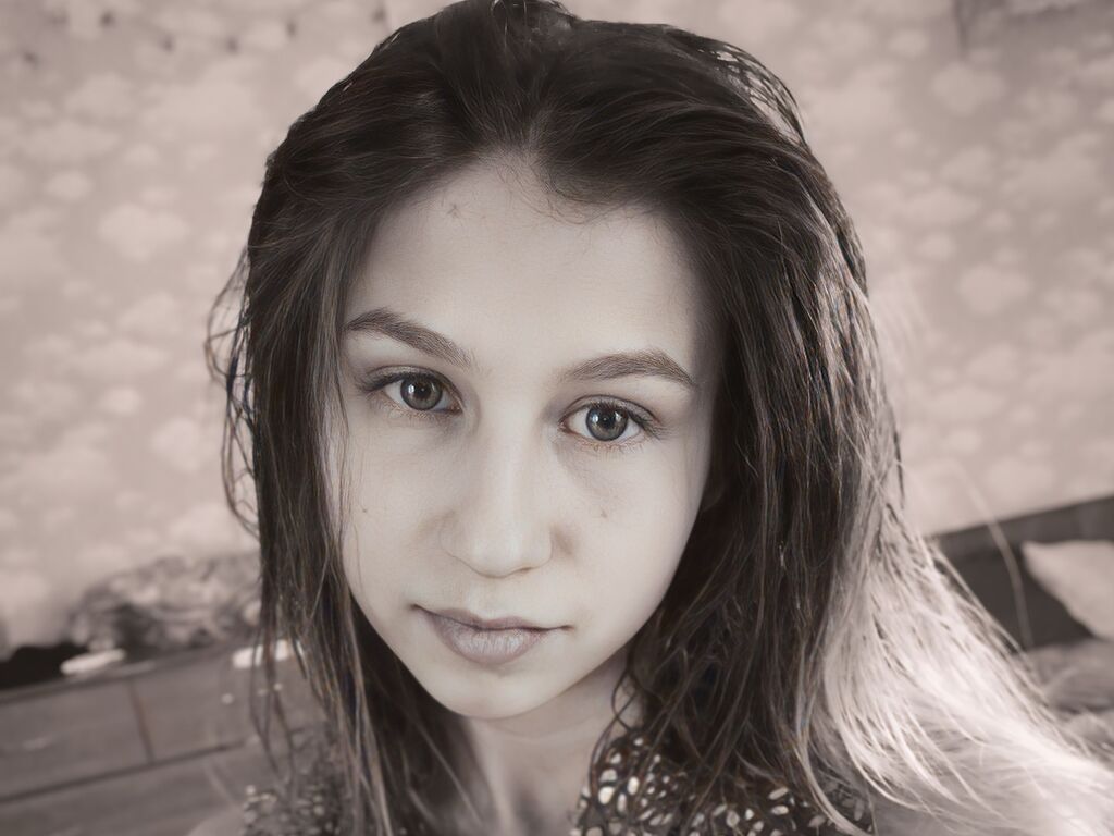 FranchescaBeyett webcam model live cam preview