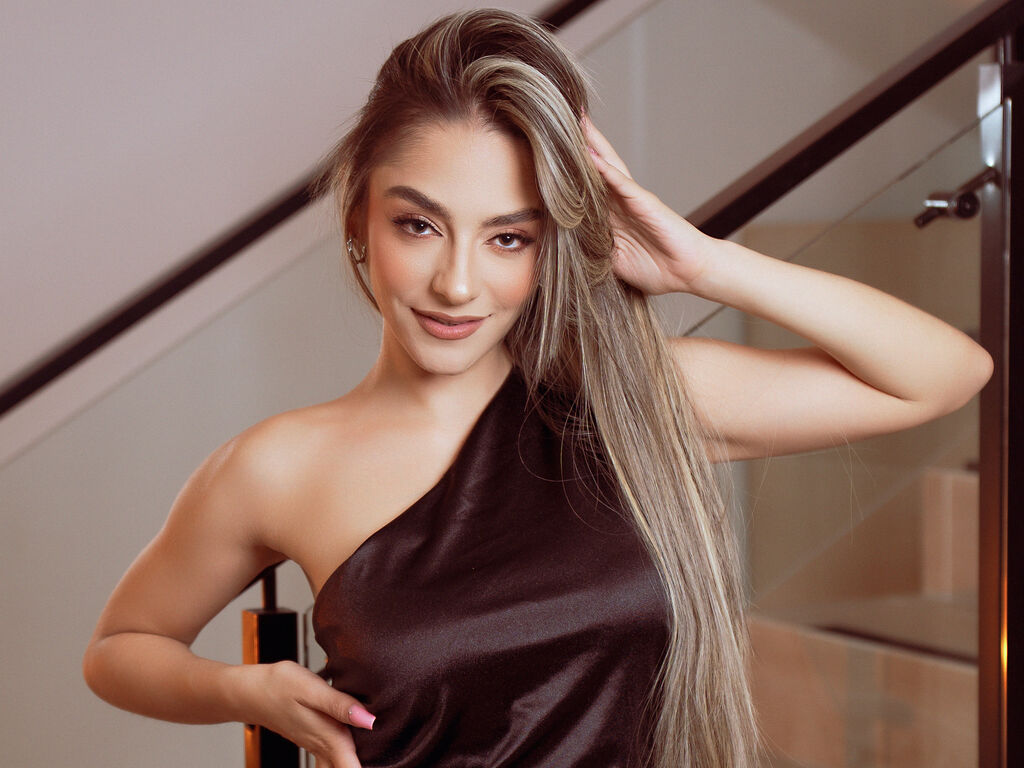 LucianaSalvatore webcam model live cam preview