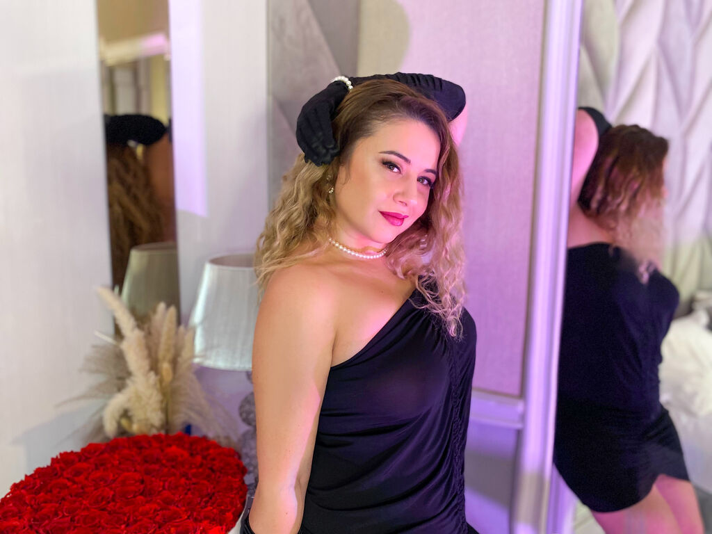 MaliaQuinn webcam model live cam preview