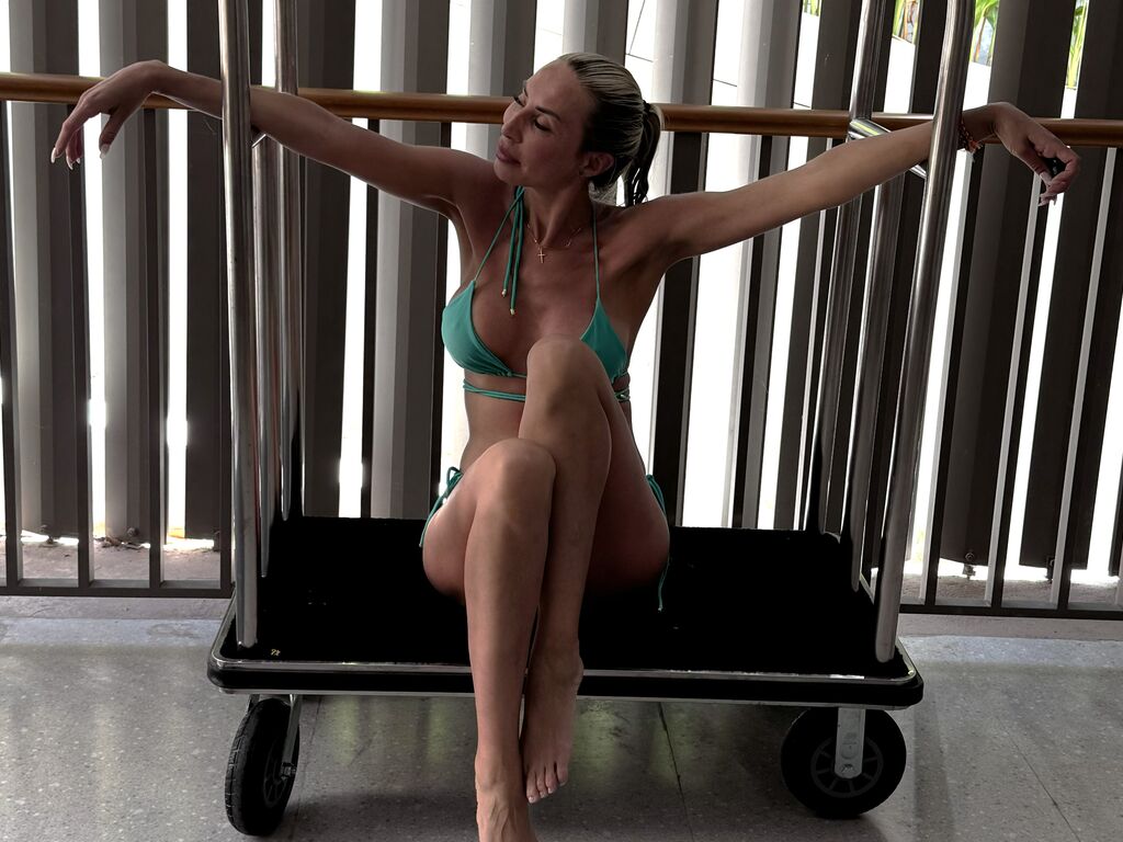 MicaSmil webcam model live cam preview