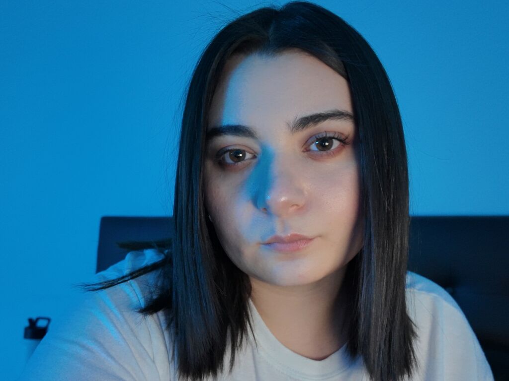 SashaMaroon webcam model live cam preview