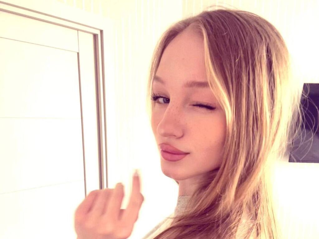 SophiaSutch webcam profile