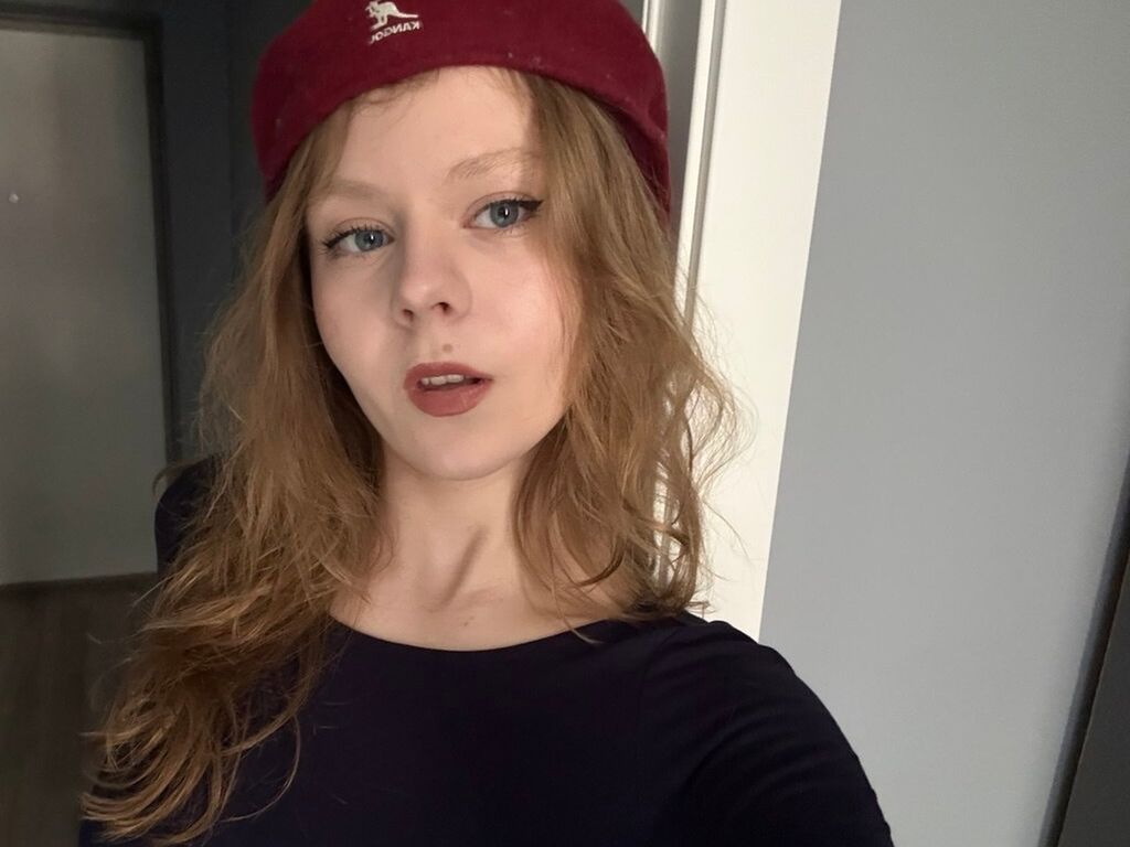 SophiePeachy webcam and live cam profile
