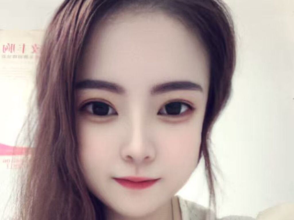 YiQiao asian webcam profile