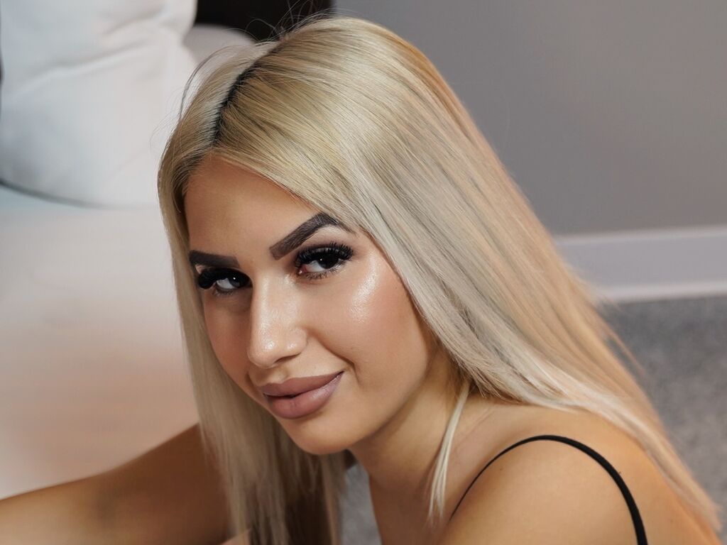 ZaraSpice webcam model live cam preview